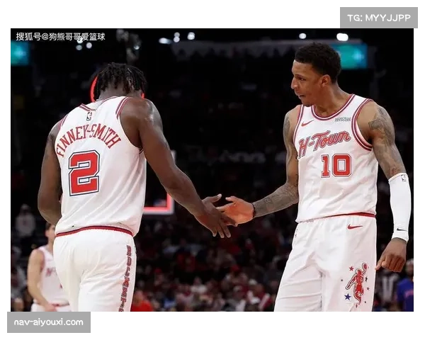 杜兰特关键时刻两罚全中 火箭半场逆转尼克斯涉伤情评估